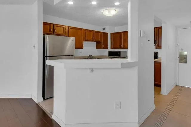 1202 13 Ave #402, Calgary 5