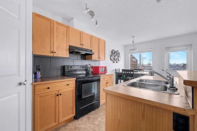 800 Yankee Valley Blvd #102, Airdrie 5