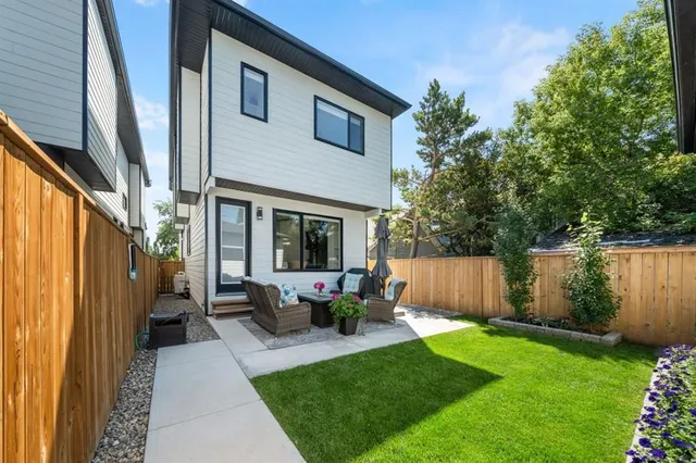 2407 33 St, Calgary 5