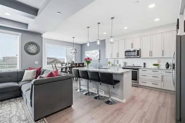 206 Lucas Cres, Calgary 5