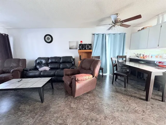 413 2 Ave, Oyen 5