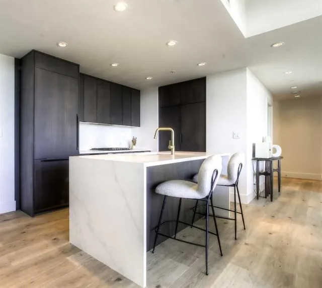 46 9 St #807, Calgary 3