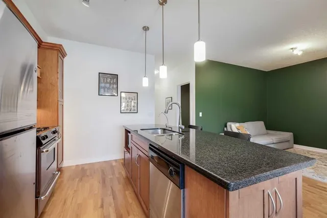 1818 14 St #206, Calgary 5