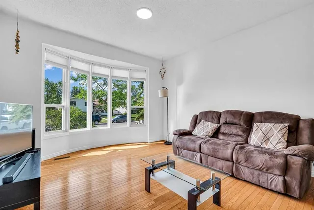 6716 37 Ave, Calgary 2