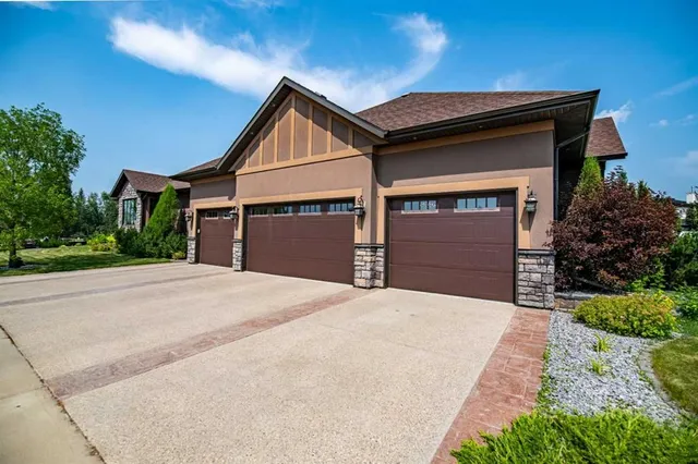 6297 Cronquist Dr, Red Deer 3