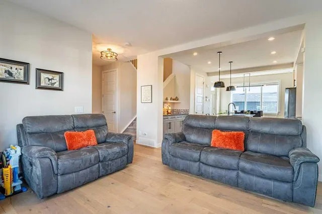 153 Waterford Blvd, Chestermere 5