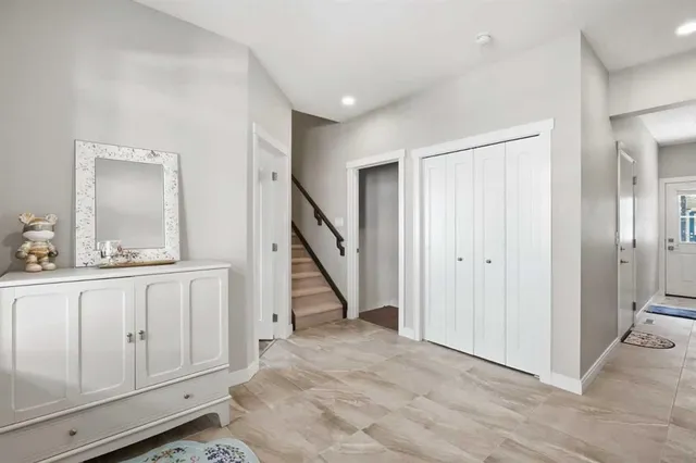 312 Wentworth Row, Calgary 5