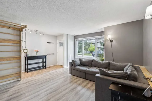 630 Sabrina Rd #83, Calgary 3