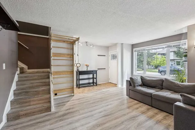 630 Sabrina Rd #83, Calgary 4