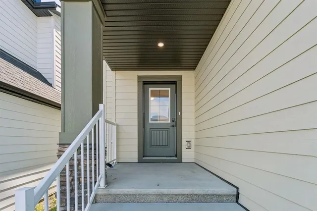 2046 Fowler Rd, Airdrie 2
