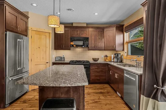 516 8th Ave, Canmore 5