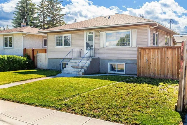 1827 43 St, Calgary 4
