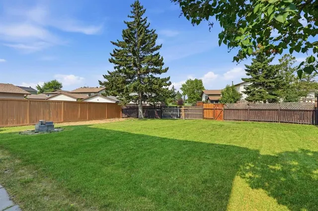 172 Templemont Dr, Calgary 5