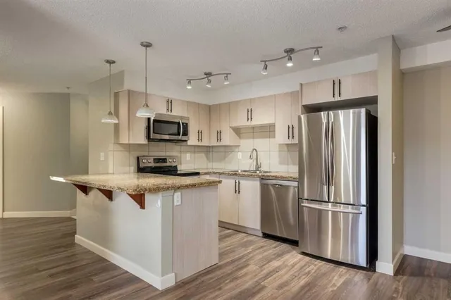108 Country Village Cir #301, Calgary 4