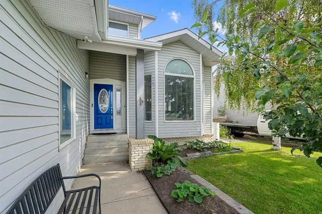 1114 Whitfield Ave, Crossfield 3