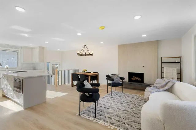 4812 Verona Dr, Calgary 2
