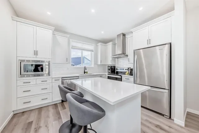 276 Belmont Blvd, Calgary 5