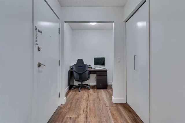 35 Richard Crt #113, Calgary 5