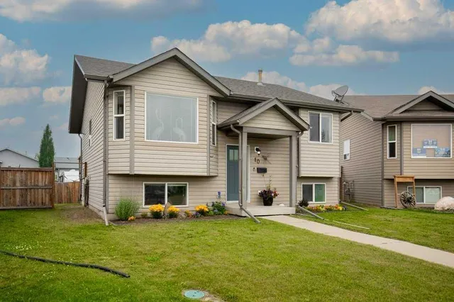 10 Hansen Close, Sylvan Lake 2