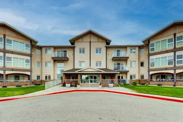 43 Westlake Cir #109, Strathmore 3