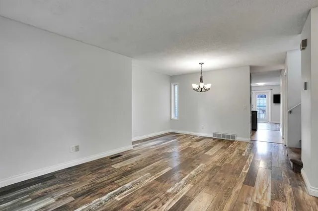 7152 Sierra Morena Blvd, Calgary 5