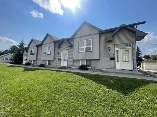 5202 49 St, Lloydminster 3