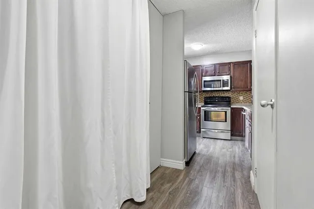 145 Point Dr #406, Calgary 3