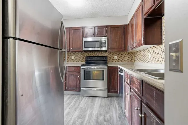 145 Point Dr #406, Calgary 4