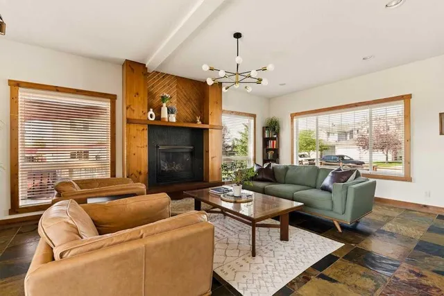 115 Rockmont Crt, Calgary 4