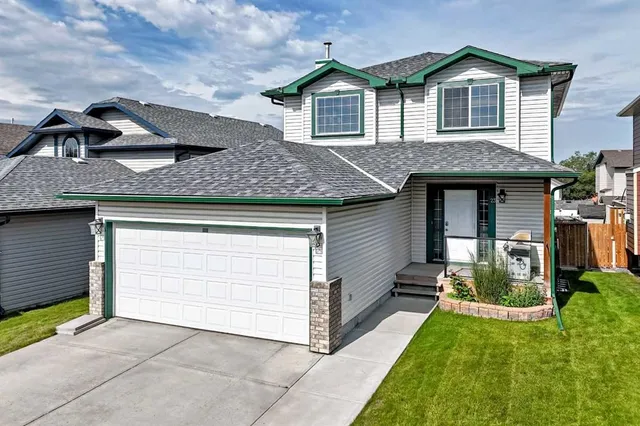 23 Thornbird Way, Airdrie 3
