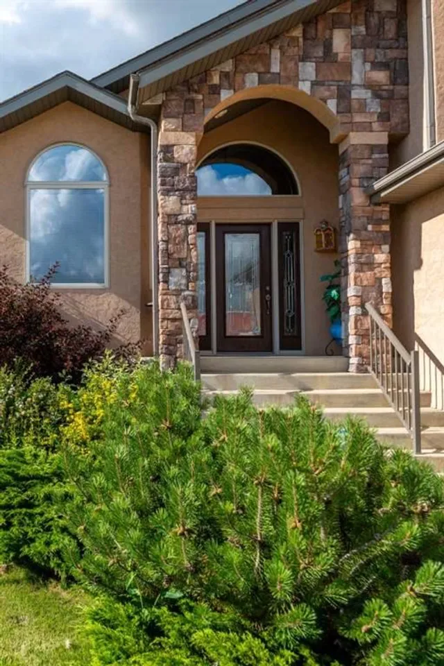 5204 15 St, Lloydminster 2