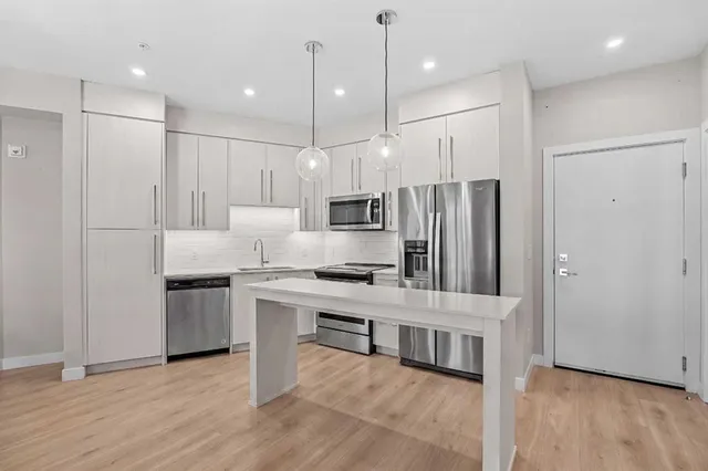 383 Smith St #119, Calgary 5