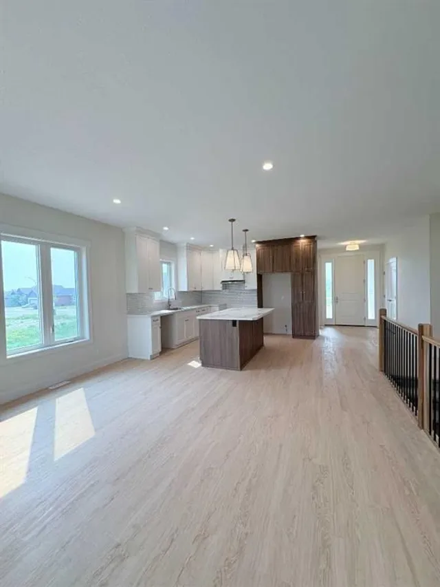919 Fairway Blvd, Cardston 5