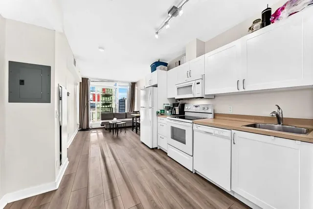30 Brentwood Common #905, Calgary 5