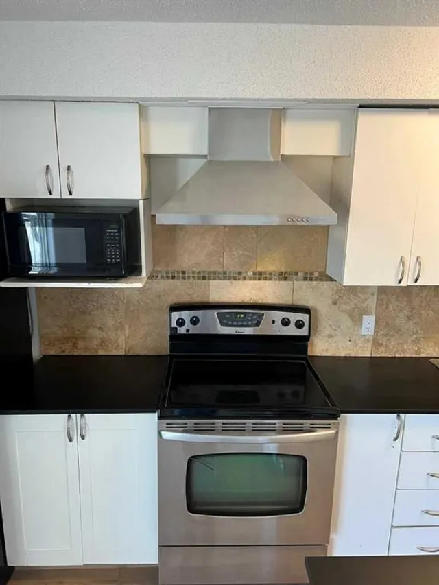 3726 Centre St #4, Calgary 4