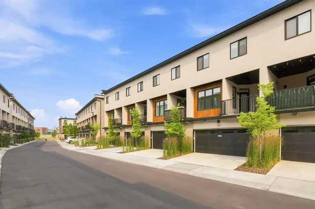 81 Greenbriar Pl #323, Calgary 3
