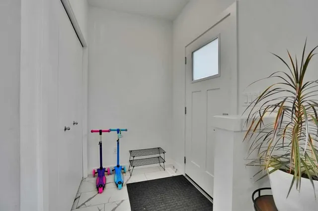 76 Amblefield Terr, Calgary 3