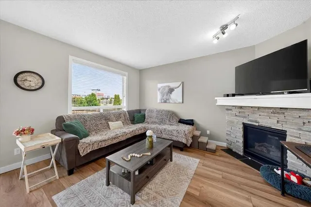 251 Hillcrest Cir, Airdrie 5