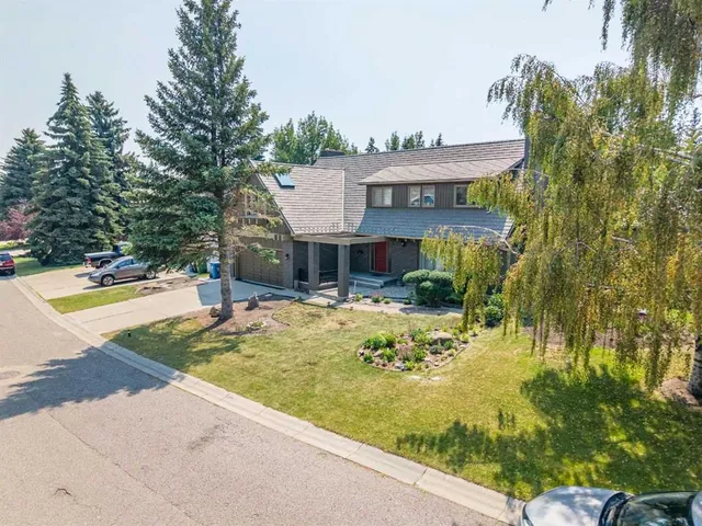 240 Canterville Dr, Calgary 5