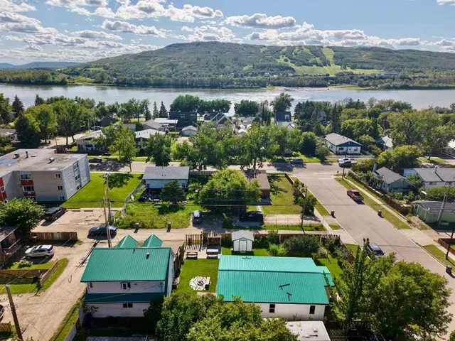 10111 106 Ave, Peace River 5