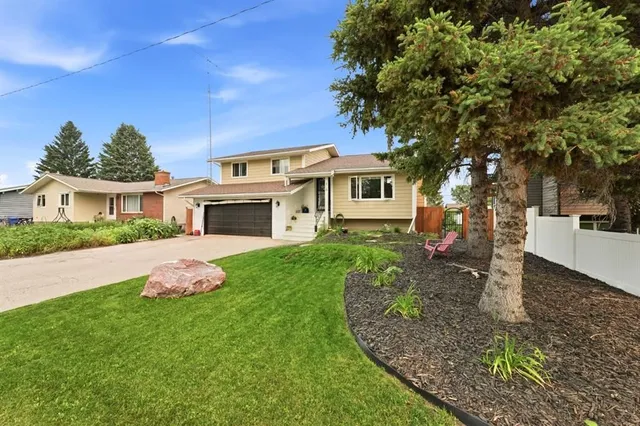 218 8 Ave, Sundre 3