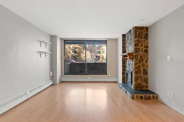 345 4 Ave #105, Calgary 4