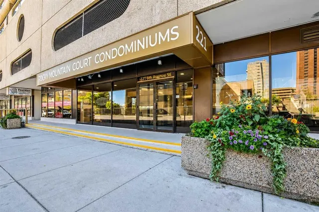 221 6 Ave #2712, Calgary 2