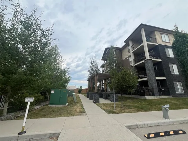 81 Legacy Blvd #2238, Calgary 4