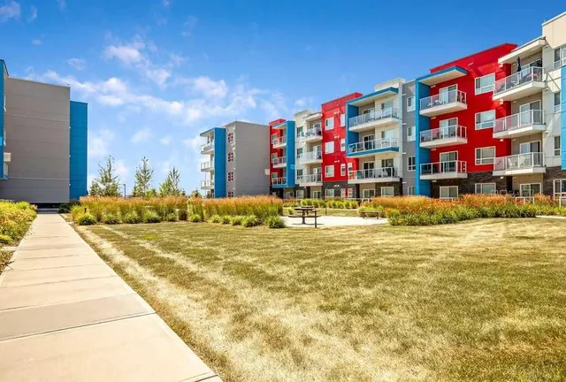 19489 Main St #2313, Calgary 3
