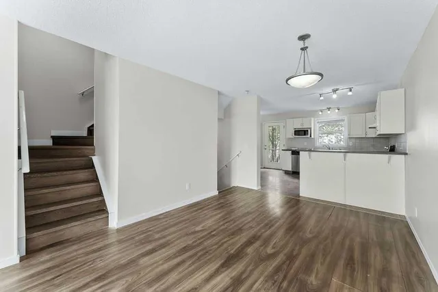 605 Prairie Sound Cir, High River 4