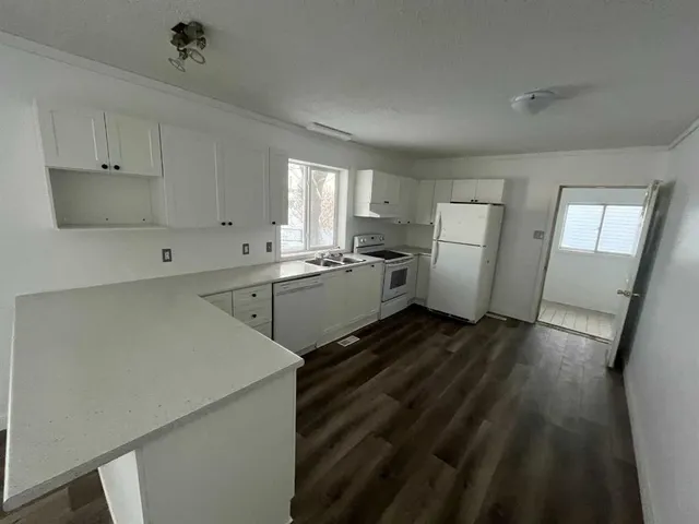 10104 99 St, High Level 5