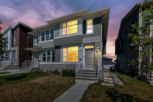 224 CORNER MEADOWS Way, Calgary 2