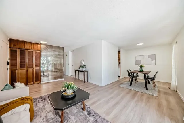 7807 20A St, Calgary 5