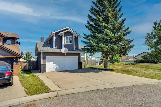 21 La Valencia Green, Calgary 3